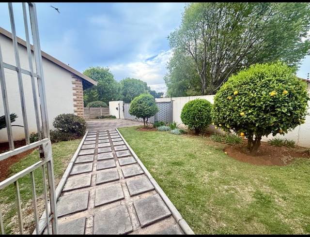 5 BEDROOM HOUSE FOR SALE IN FLORA GARDENS